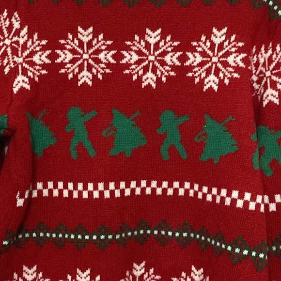 32 Degrees Red Holiday Sweater Size XL with Dabbing Gingerbread Snowflake Design - Picture 9 of 10
